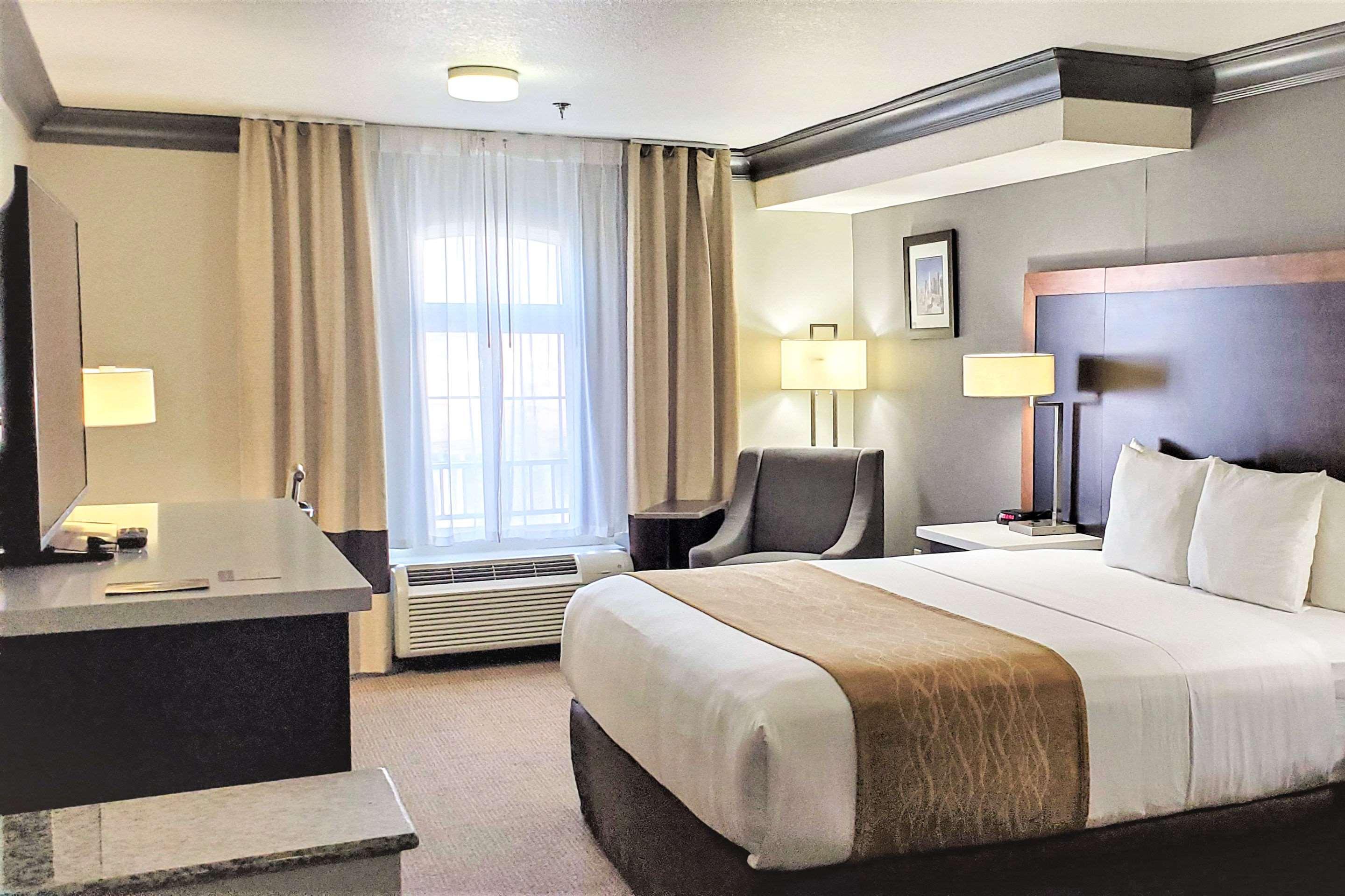 Comfort Inn & Suites Near Universal - N Hollywood - Burbank Los Angeles Buitenkant foto