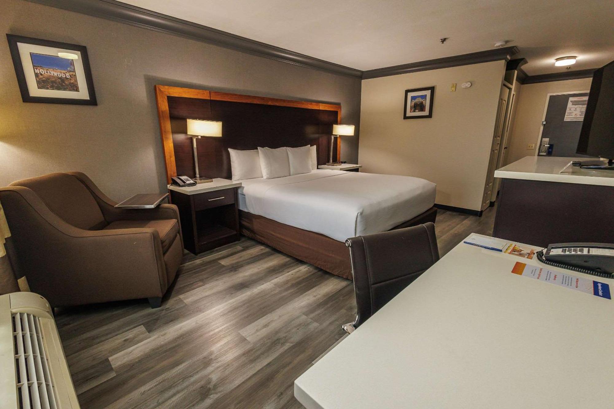 Comfort Inn & Suites Near Universal - N Hollywood - Burbank Los Angeles Buitenkant foto