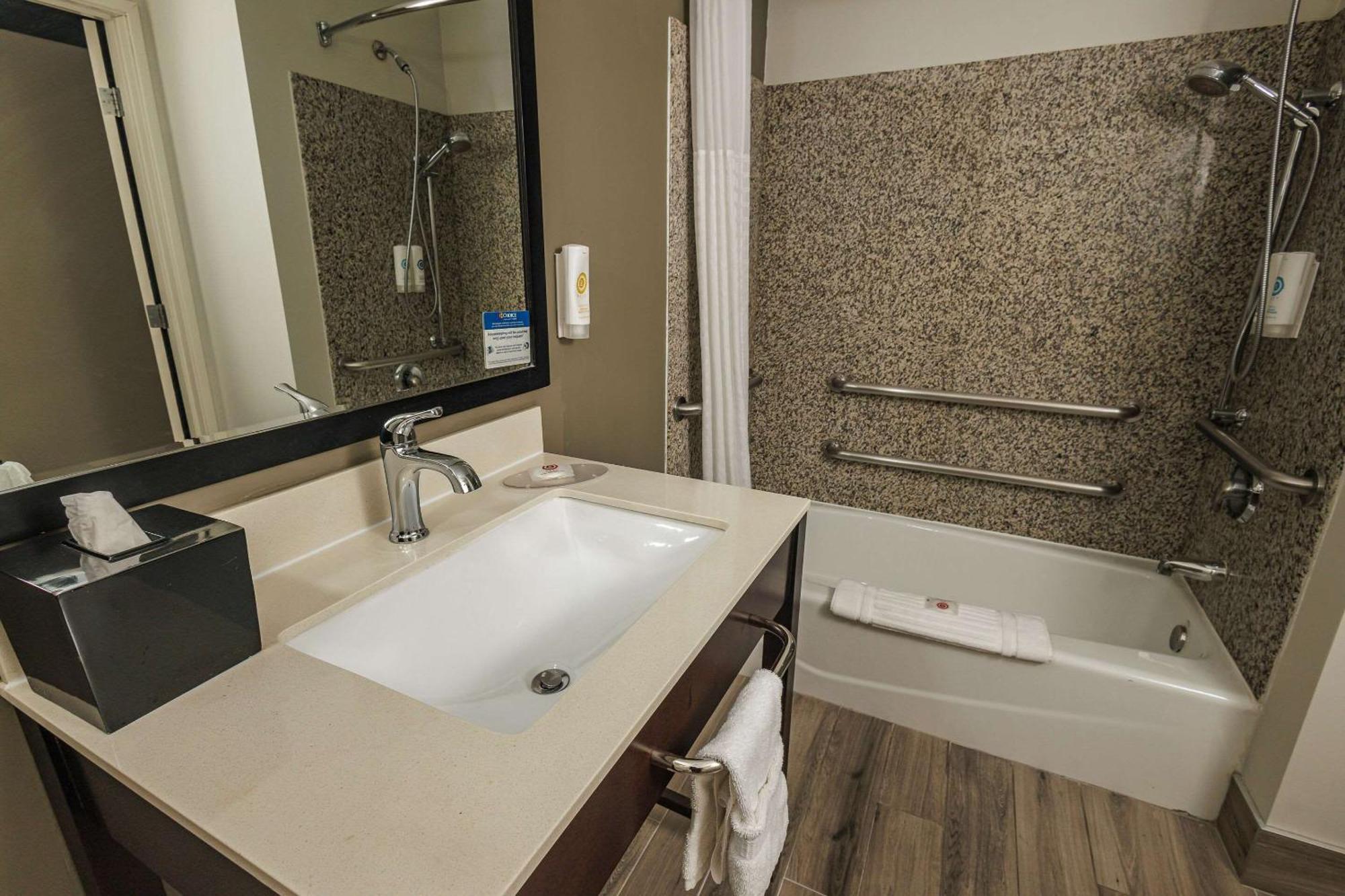 Comfort Inn & Suites Near Universal - N Hollywood - Burbank Los Angeles Buitenkant foto