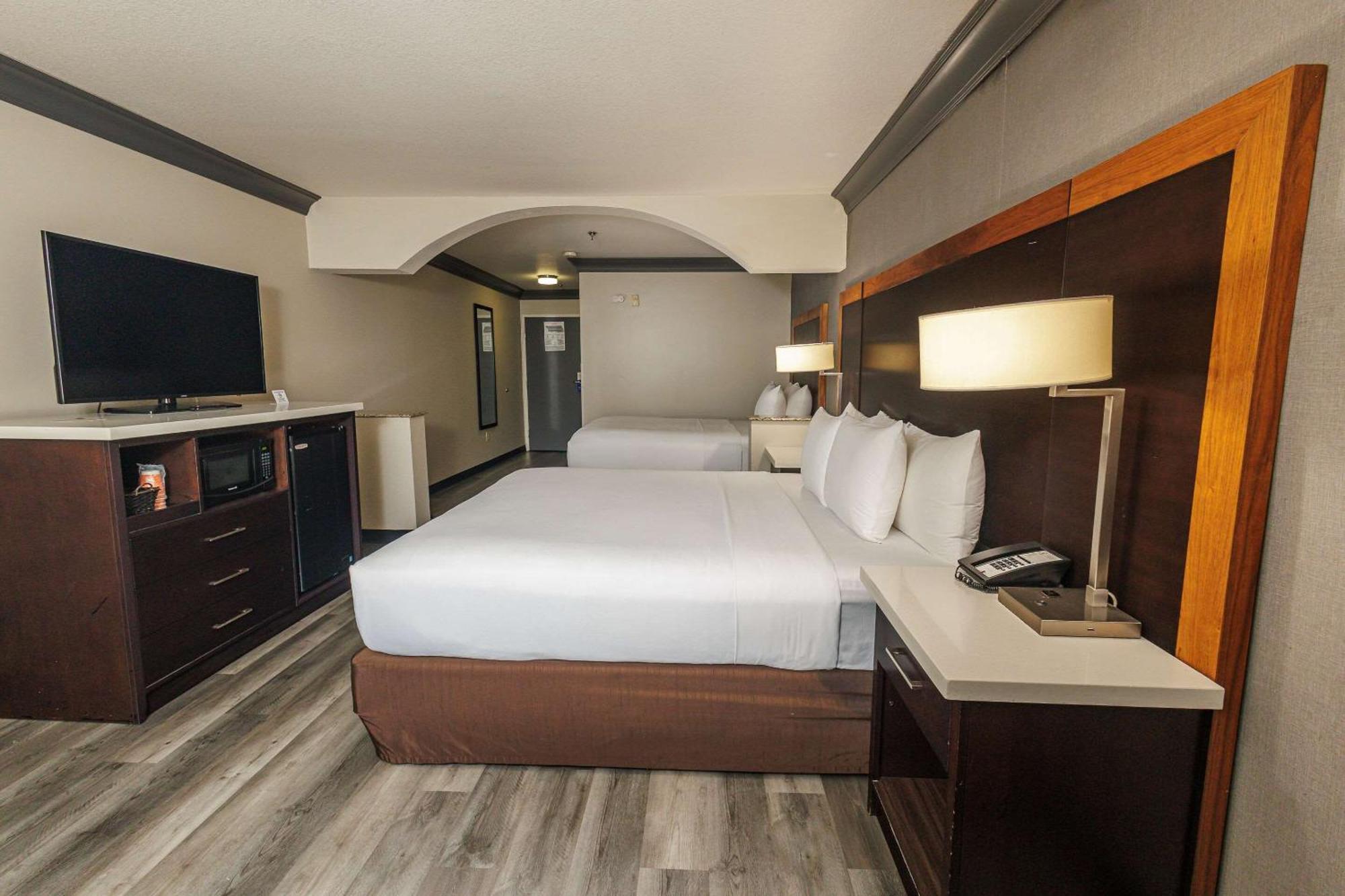 Comfort Inn & Suites Near Universal - N Hollywood - Burbank Los Angeles Buitenkant foto