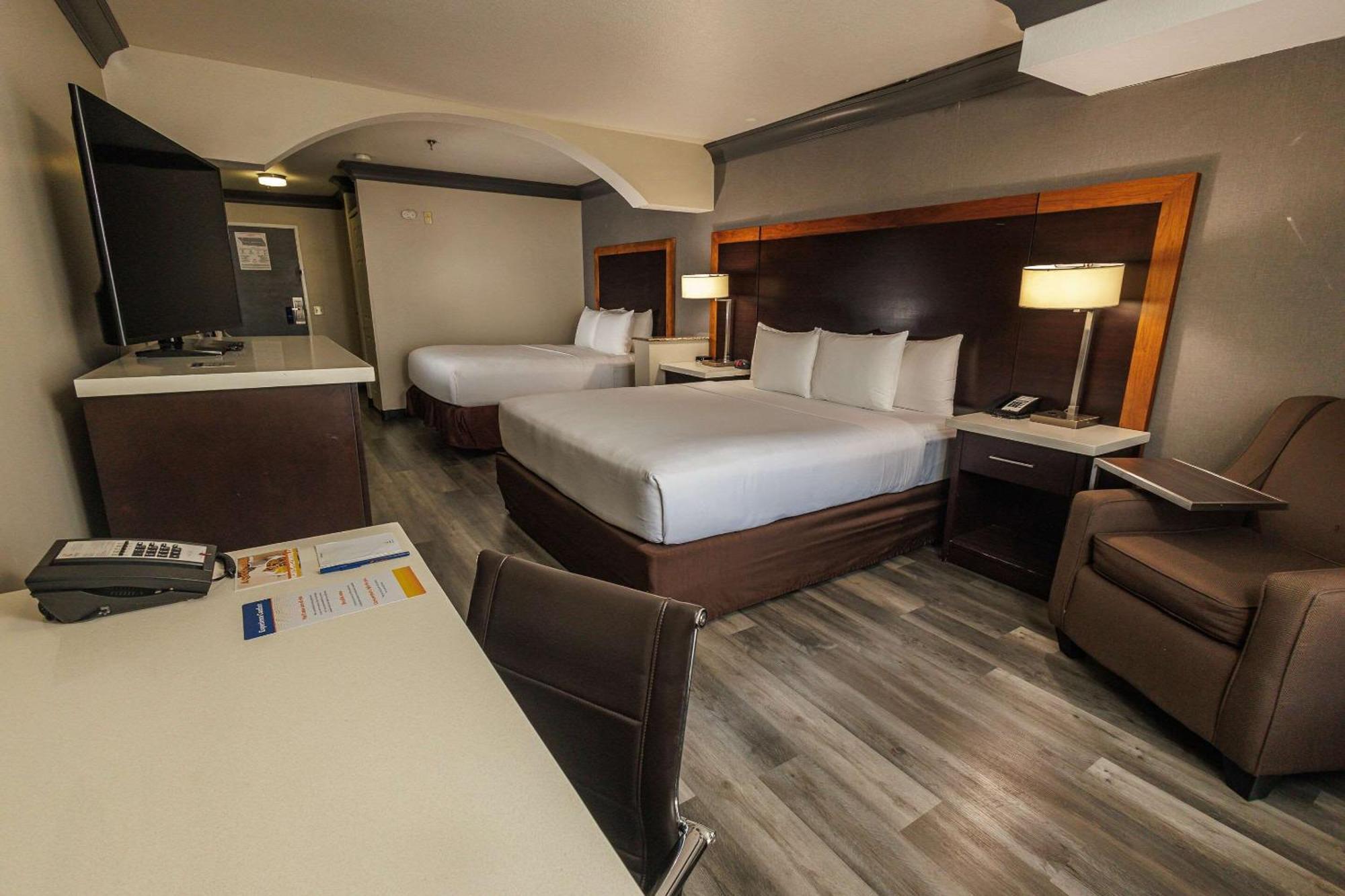Comfort Inn & Suites Near Universal - N Hollywood - Burbank Los Angeles Buitenkant foto